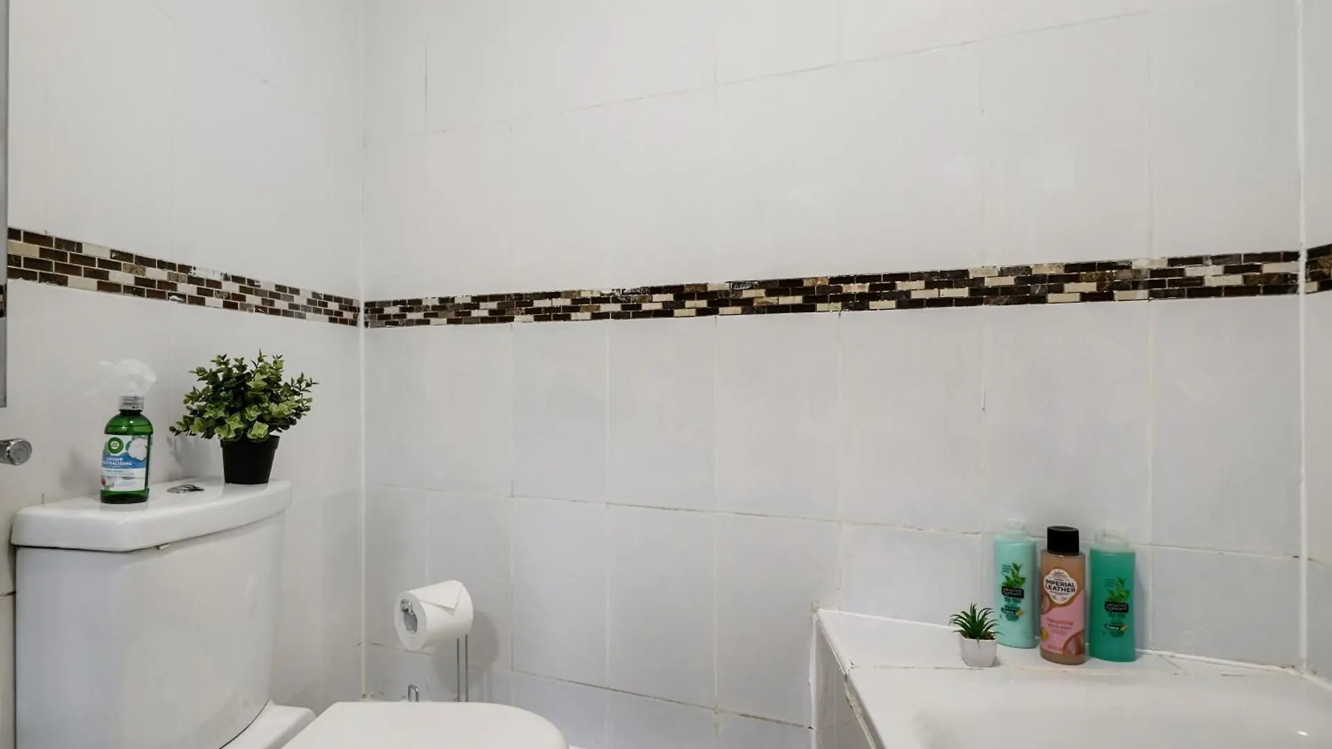 Apartment Livestay Affordable One Bedroom & Studio In India Docks E14 London